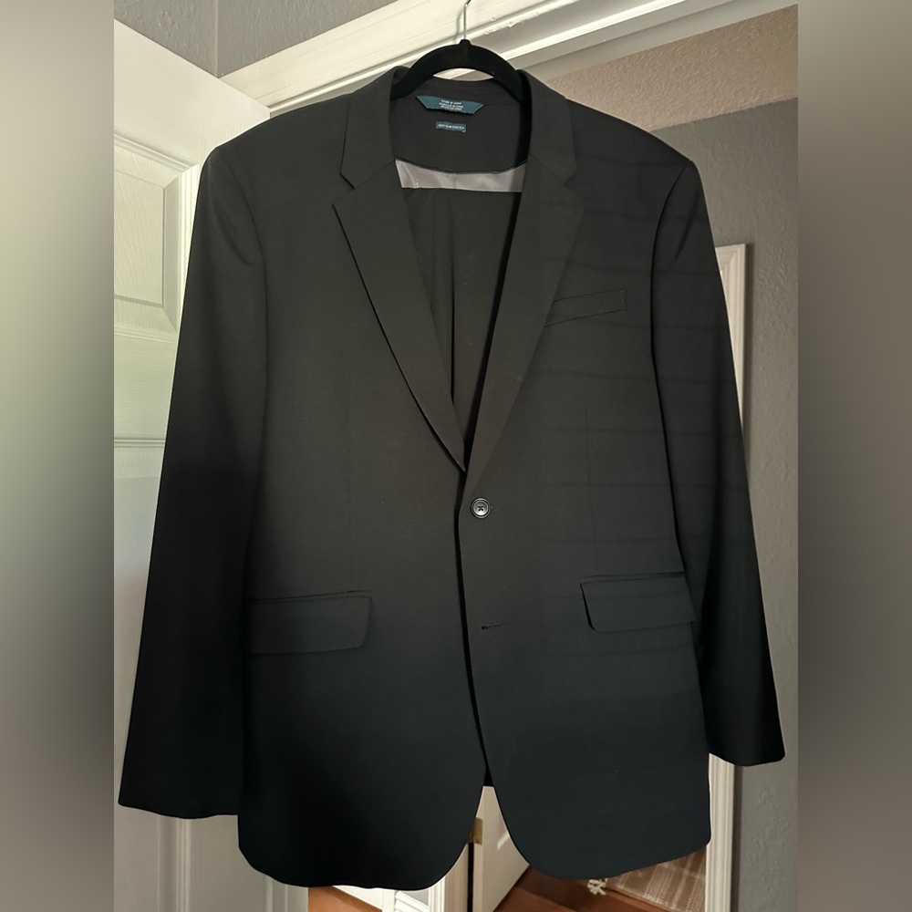 Perry Ellis suit 46 short